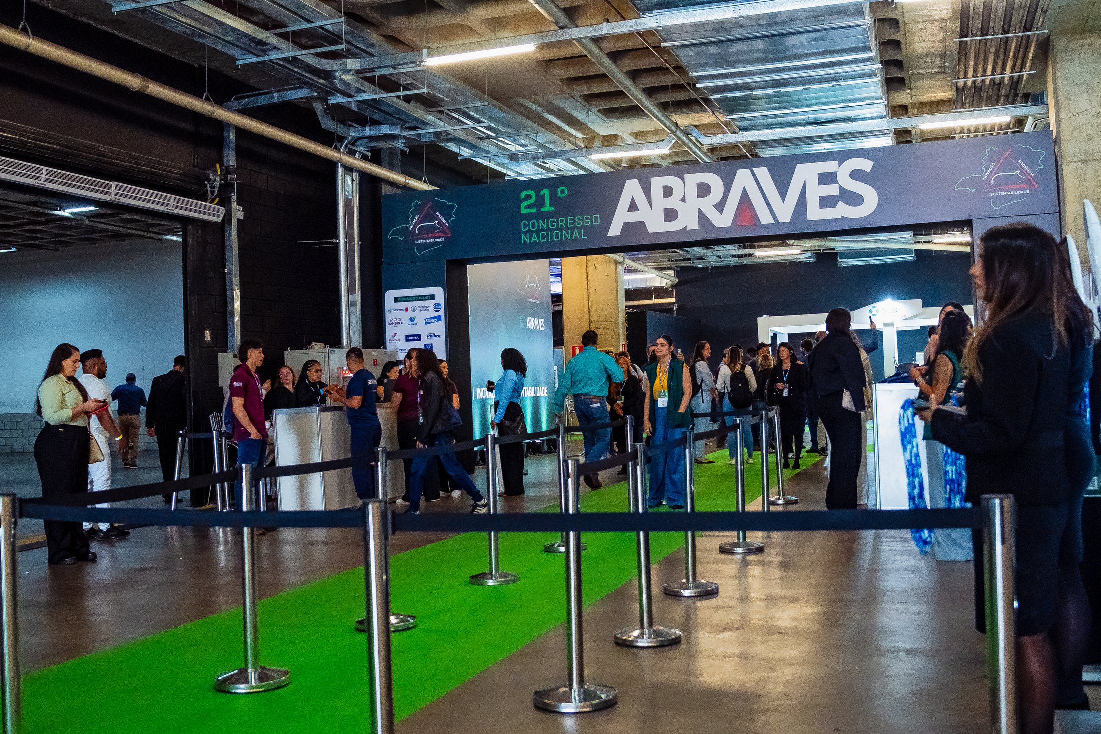 Portal de entrada e público no 21º Congresso ABRAVES, produzido pela Sama